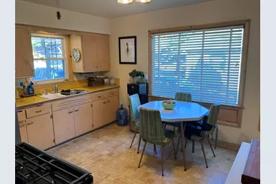 5443 W Hayes Ave, West Allis, WI 53219 - Photo 7