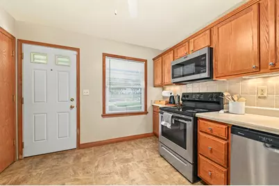 505 W Waterford Ave, Milwaukee, WI 53207 - Photo 9