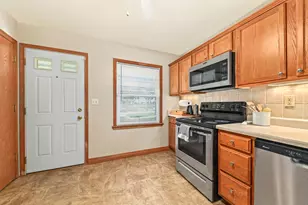 505 W Waterford Ave, Milwaukee, WI 53207 - Photo 9