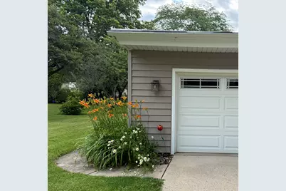 8900 N Greenvale Rd, Bayside, WI 53217 - Photo 29