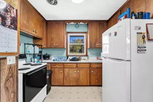 15401 Spring St, Racine, WI 53182 - Photo 9