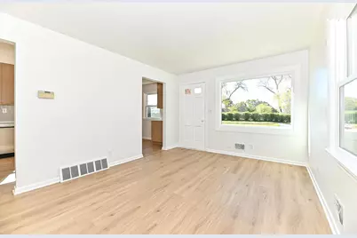 3270 S 51st St, Milwaukee, WI 53219 - Photo 11