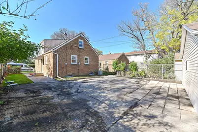 3270 S 51st St, Milwaukee, WI 53219 - Photo 37