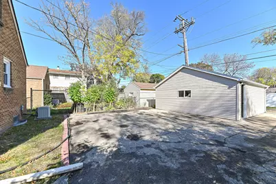 3270 S 51st St, Milwaukee, WI 53219 - Photo 41