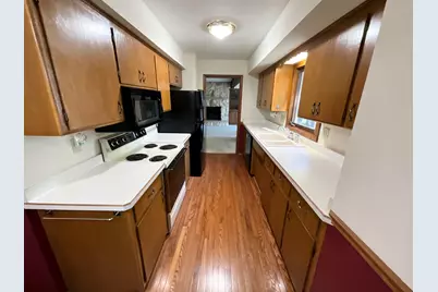 W173N8464  Westbridge Ave, Menomonee Falls, WI 53051 - Photo 9