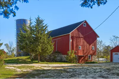 9731 W Highland Rd, Mequon, WI 53097 - Photo 7