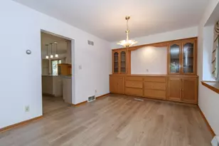 930 W Laramie Ln, Bayside, WI 53217 - Photo 7