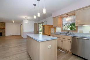 930 W Laramie Ln, Bayside, WI 53217 - Photo 9