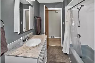 11605 W Mount Vernon Ave, Wauwatosa, WI 53226 - Photo 11
