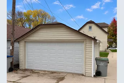 919 E Holt Ave, Milwaukee, WI 53207 - Photo 35