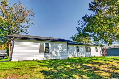 420  Clover Ln, Fort Atkinson, WI 53538 - Photo 3