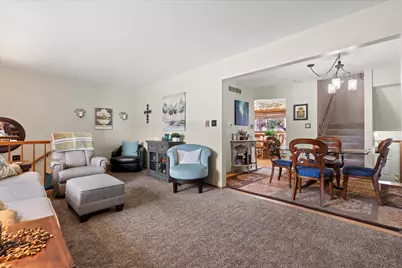 5166 S King Arthurs Ct, Greenfield, WI 53221 - Photo 7