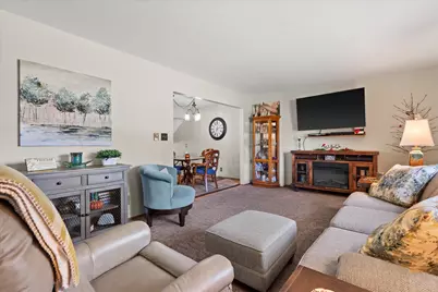5166 S King Arthurs Ct, Greenfield, WI 53221 - Photo 5