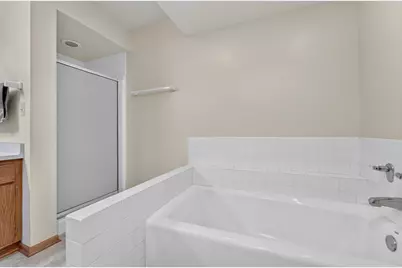 W178N9878  Riversbend Cir, Germantown, WI 53022 - Photo 19