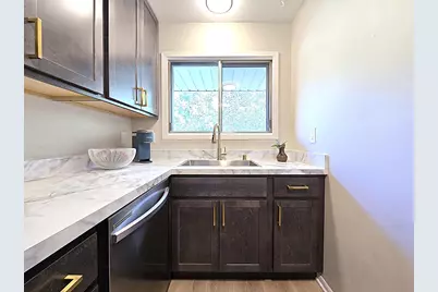 3961 W College Ave, Franklin, WI 53221 - Photo 5