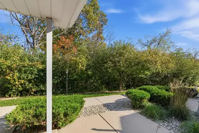 10020 W Whitnall Edge Dr #D, Franklin, WI 53132 - Photo 3