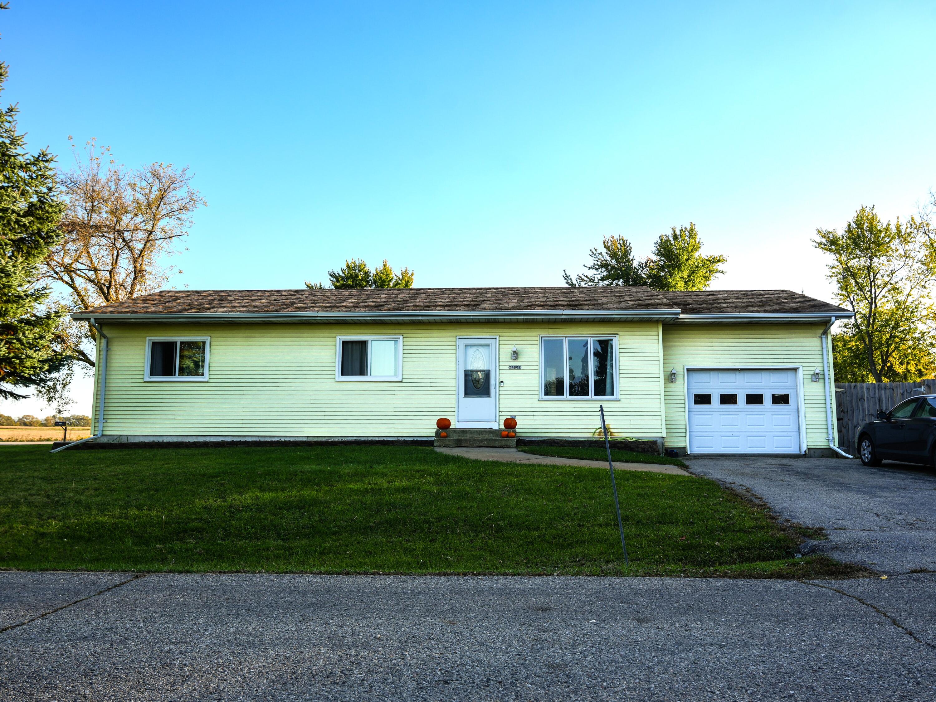 Main Moon Racine Wi 24007 Carlisle Ave, Racine, WI 53139 - MLS 1985950 - Coldwell Banker