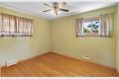 3618 W Parnell Ave, Milwaukee, WI 53221 - Photo 15