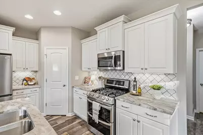W239N2317  Hawks Meadow Ct, Pewaukee, WI 53188 - Photo 13