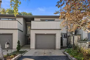 991 Lake Country Ct, Oconomowoc, WI 53066 - Photo 1