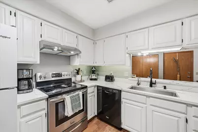 399 N Main St #E, Thiensville, WI 53092 - Photo 7