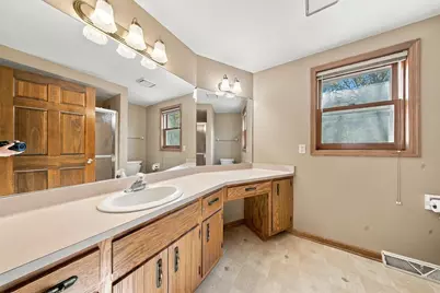 N76W15867  Hunters Ridge Cir, Menomonee Falls, WI 53051 - Photo 17