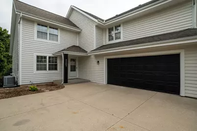 3207 S Ridgecrest Ct, New Berlin, WI 53151 - Photo 3