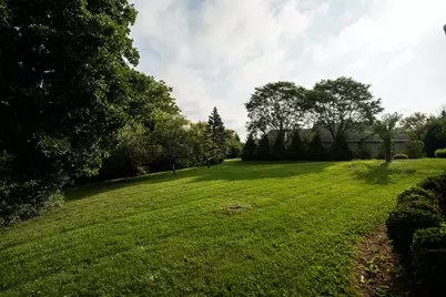 3207 S Ridgecrest Ct, New Berlin, WI 53151 - Photo 11