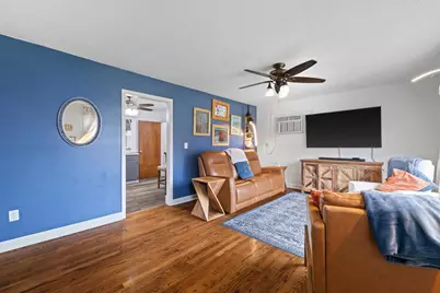 942  Carey St, Lake Geneva, WI 53147 - Photo 5
