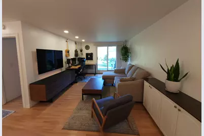 6143 W Howard Ave #9, Greenfield, WI 53220 - Photo 5