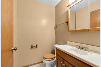 412  Lakeview Rd #414, South Milwaukee, WI 53172 - Photo 15
