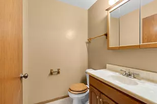 412 Lakeview Rd, South Milwaukee, WI 53172 - Photo 15
