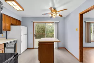 412 Lakeview Rd, South Milwaukee, WI 53172 - Photo 9