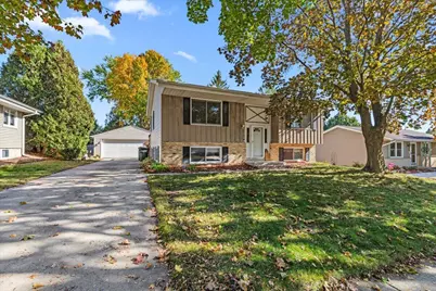 629  Victoria St, West Bend, WI 53090 - Photo 3