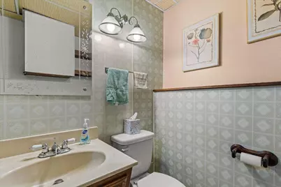 629  Victoria St, West Bend, WI 53090 - Photo 31