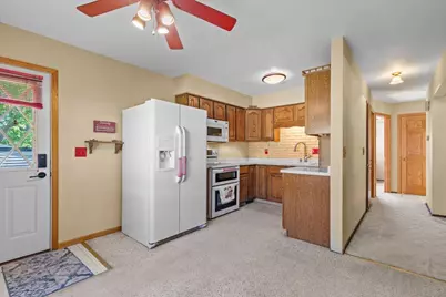 629  Victoria St, West Bend, WI 53090 - Photo 13