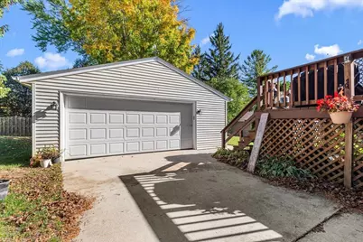 629  Victoria St, West Bend, WI 53090 - Photo 37