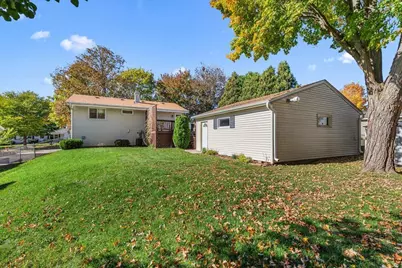 629  Victoria St, West Bend, WI 53090 - Photo 35