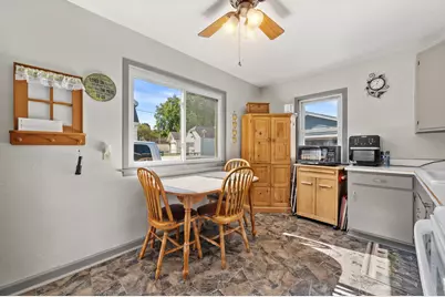 2871 S 85th St, West Allis, WI 53227 - Photo 7