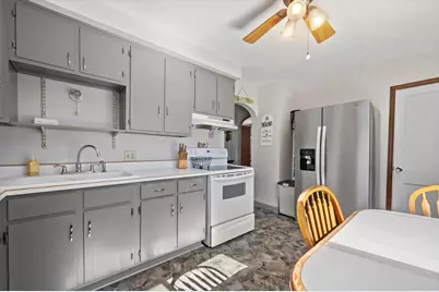 2871 S 85th St, West Allis, WI 53227 - Photo 9