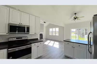 N56W18034  Evergreen Ln, Menomonee Falls, WI 53051 - Photo 5
