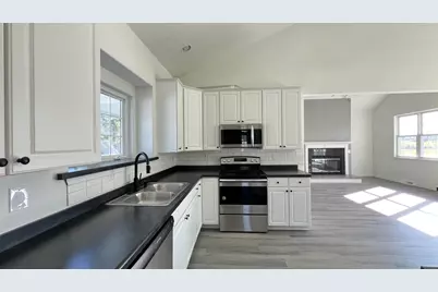 N56W18034  Evergreen Ln, Menomonee Falls, WI 53051 - Photo 3