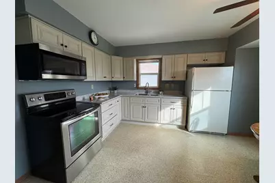 8225 W Waterford Ave, Greenfield, WI 53220 - Photo 5