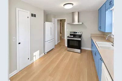 4319 S Lenox St, Milwaukee, WI 53207 - Photo 7