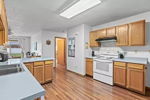 926 Bethanne Pl, Onalaska, WI 54650 - Photo 7