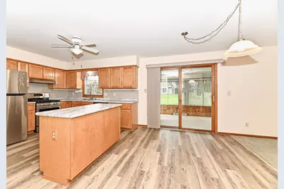4127 W Southwood Dr, Franklin, WI 53132 - Photo 17