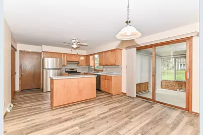 4127 W Southwood Dr, Franklin, WI 53132 - Photo 15
