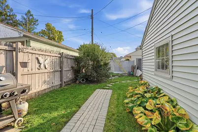 6436 W Ohio Ave, Milwaukee, WI 53219 - Photo 25