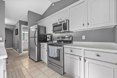 9044 W Elm Ct #D, Franklin, WI 53132 - Photo 5