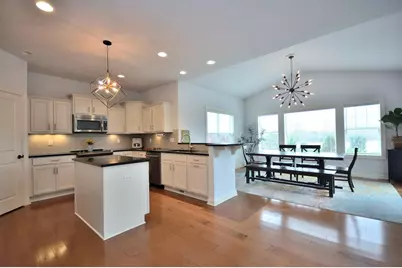 1320  Prairie Creek Blvd, Oconomowoc, WI 53066 - Photo 9
